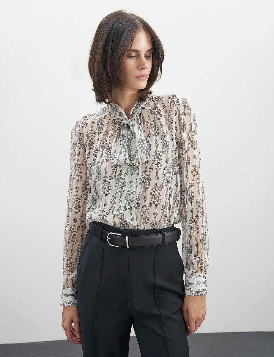 Шелковая блуза с бантом