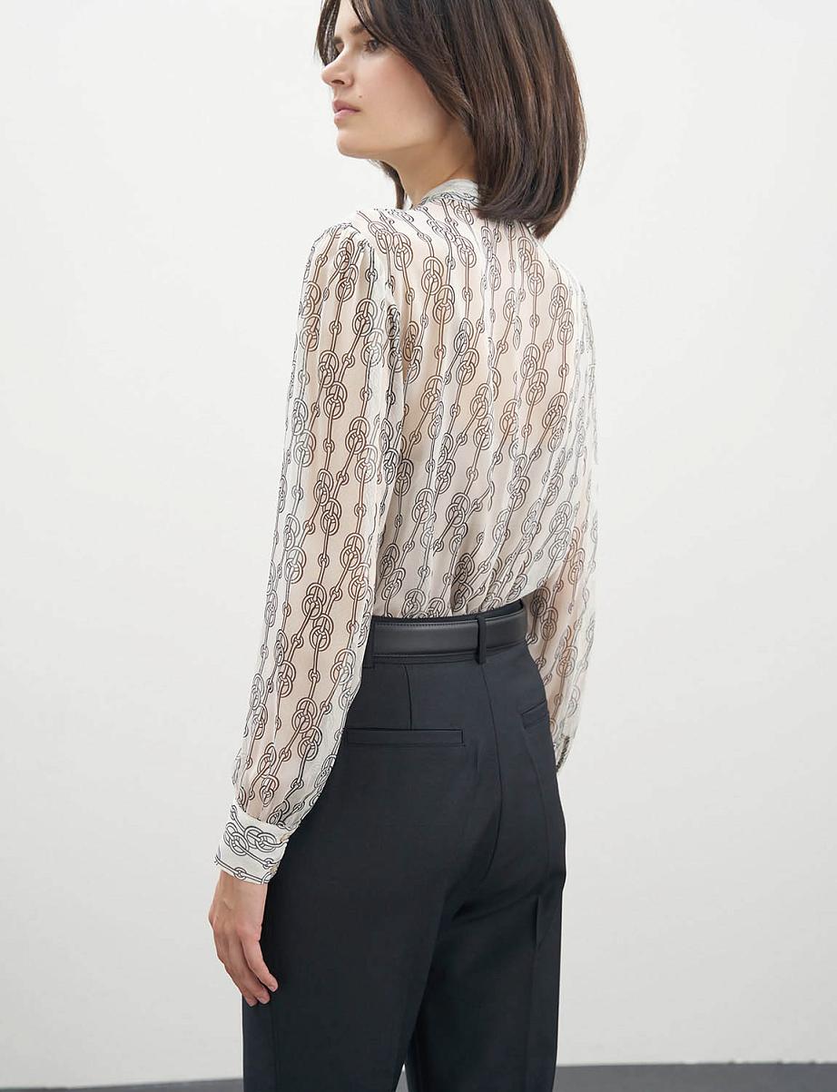 Шелковая блуза с бантом