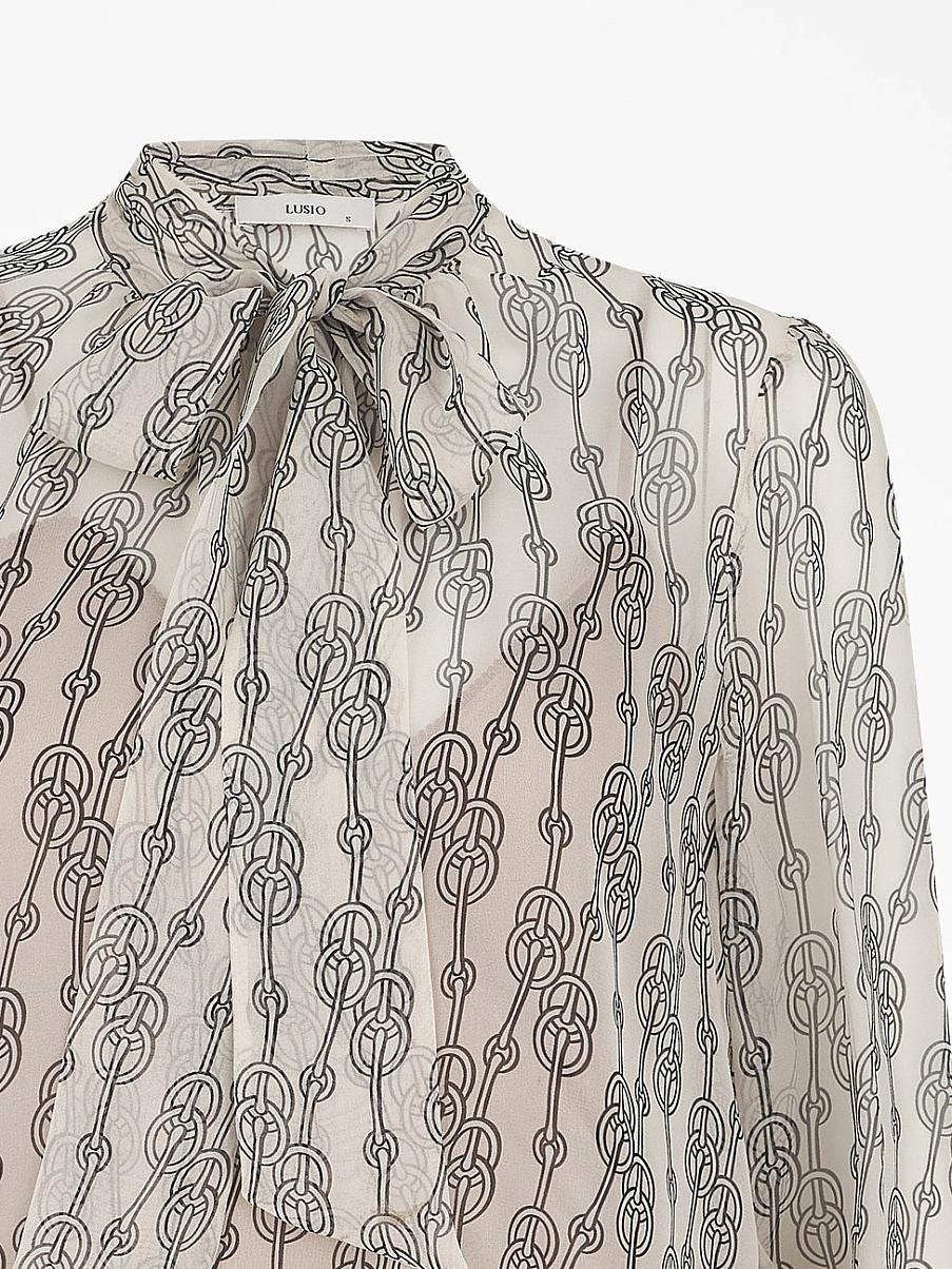 Шелковая блуза с бантом