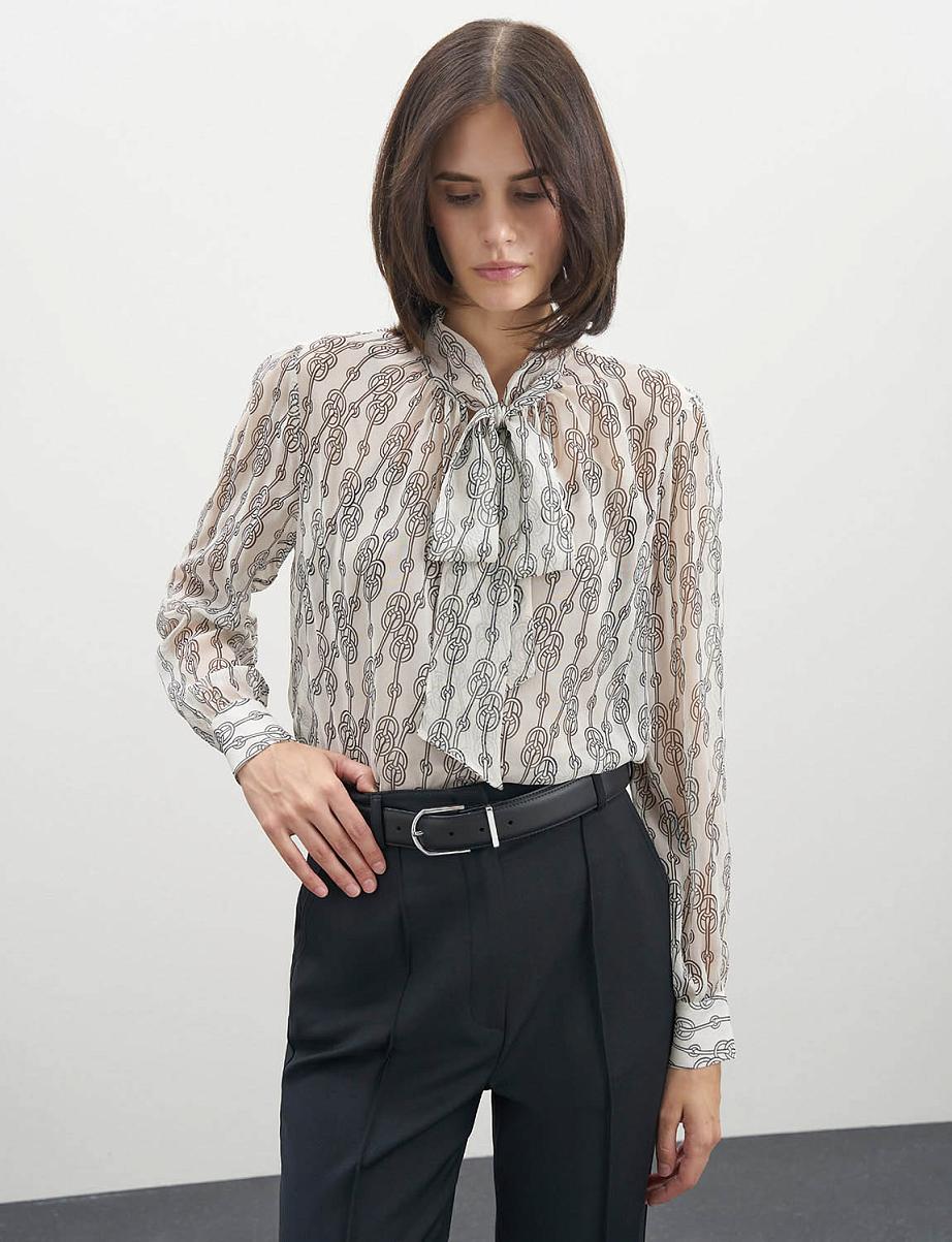 Шелковая блуза с бантом