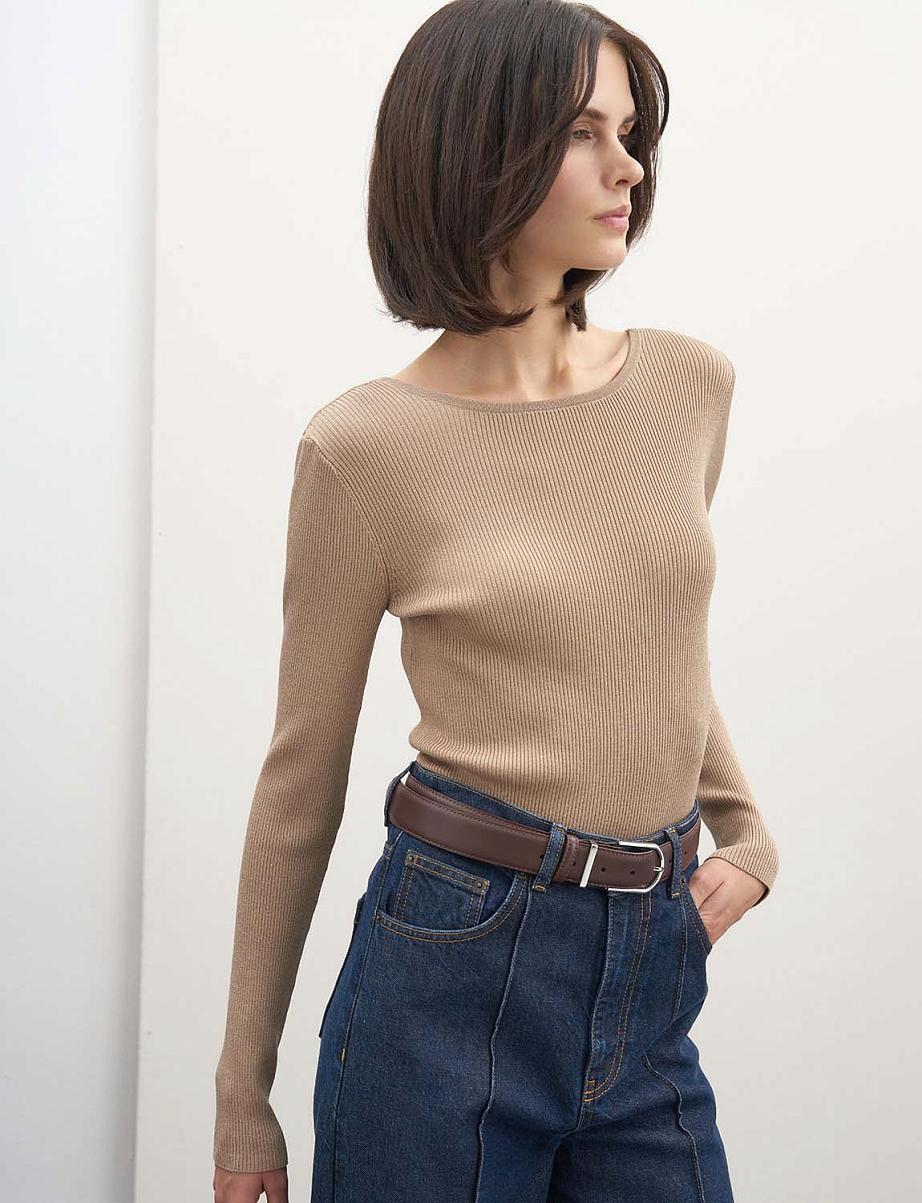 Облегающий джемпер с открытой спиной