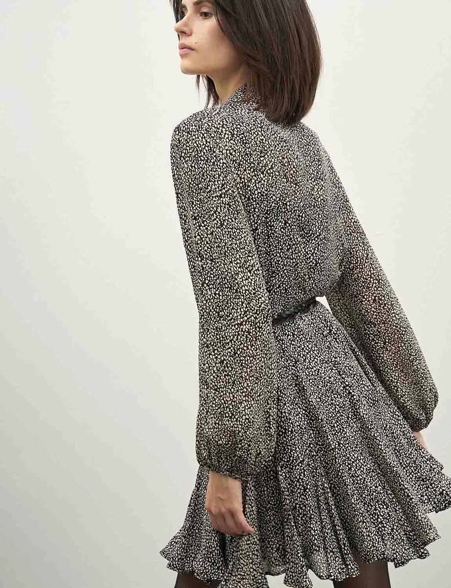 Платье мини с длинными рукавами и оборками