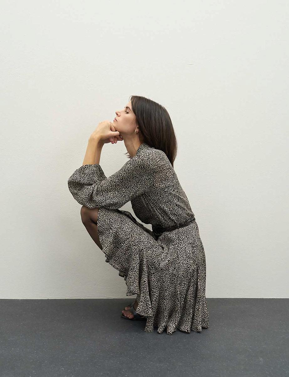 Платье мини с длинными рукавами и оборками