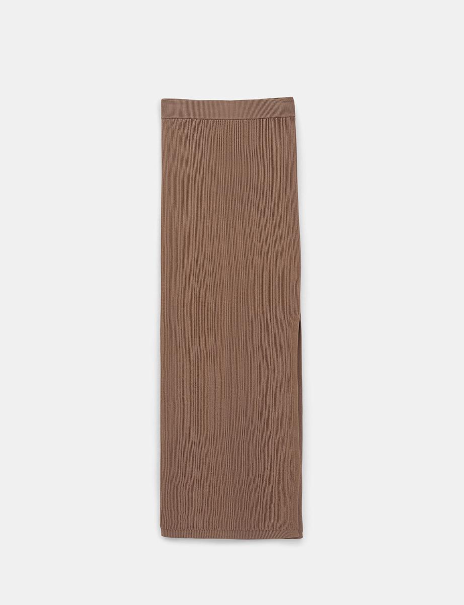 Облегающая трикотажная юбка миди с разрезом