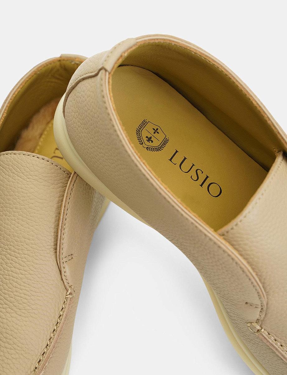 Лоферы из фактурной кожи