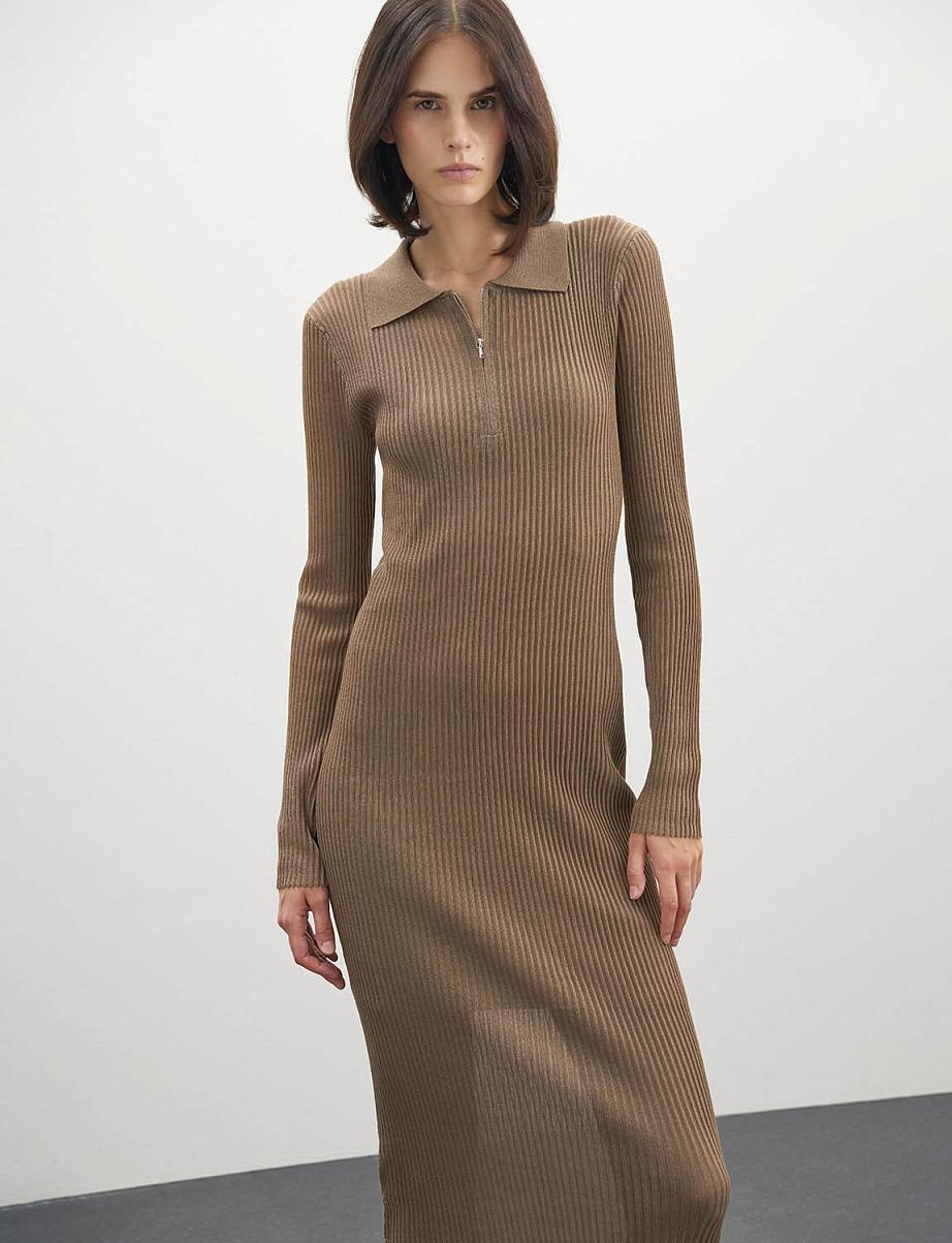 Облегающее трикотажное платье миди