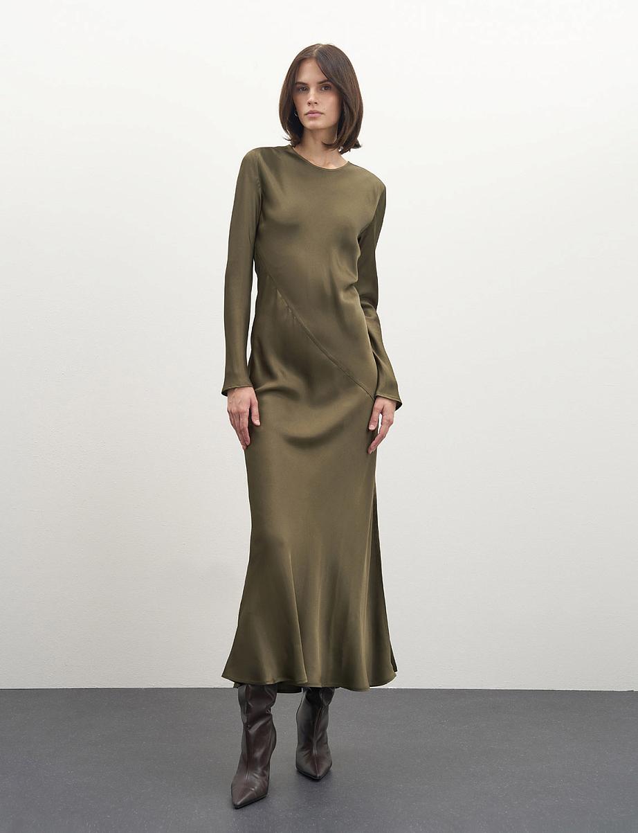 Атласное платье макси с разрезом