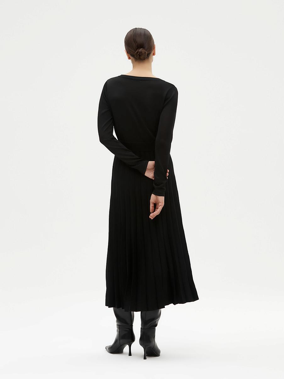 Трикотажное платье с юбкой-плиссе и люрексом