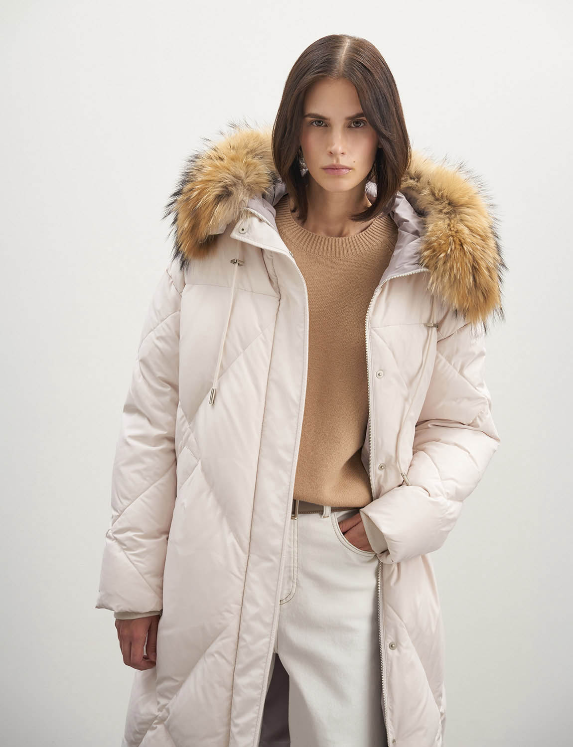 Модные тенденции: женская куртка-трапеция – стильный выбор для любого гардероба