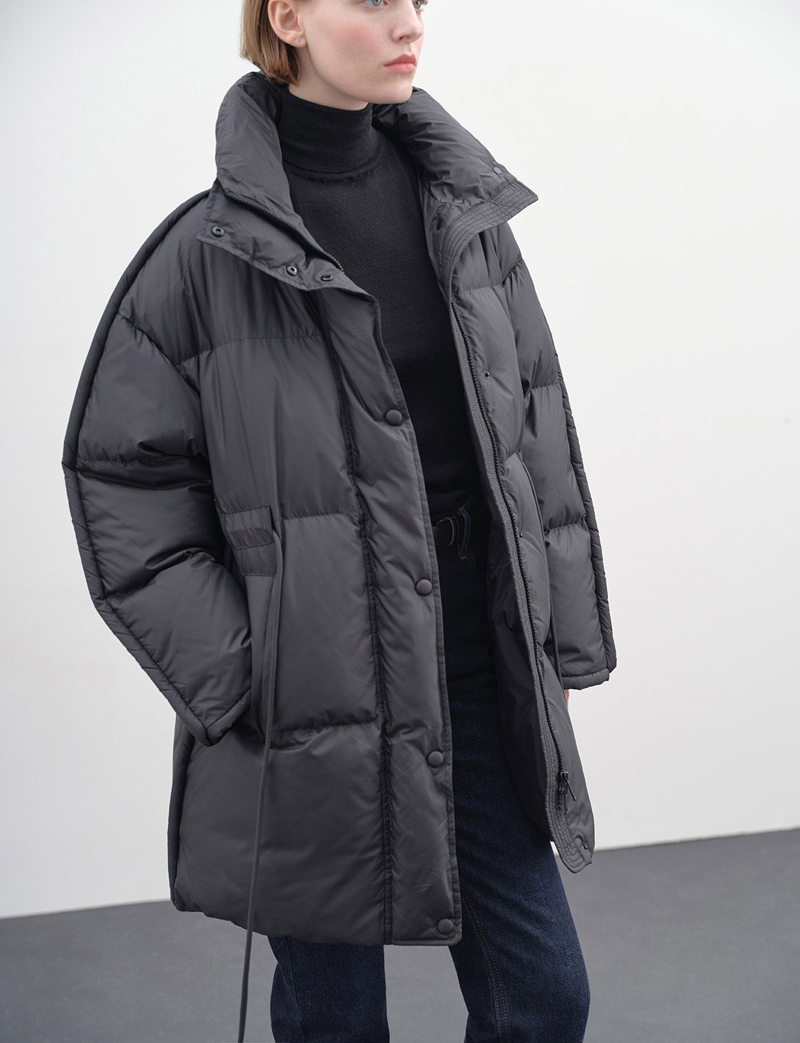 Купить Оверсайз куртка из пуха и пера по цене 39 990 ₽ в Москве