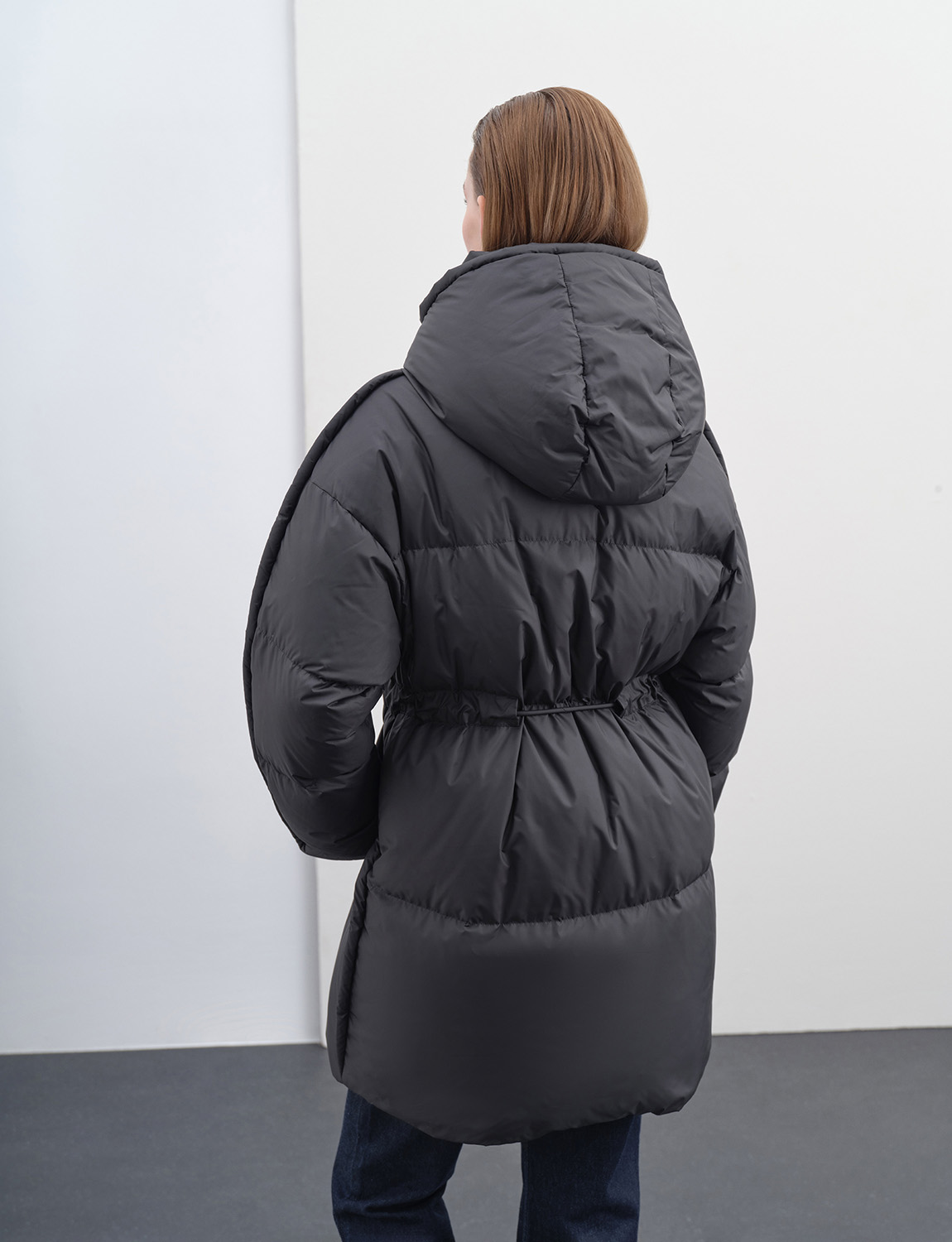 Купить Оверсайз куртка из пуха и пера по цене 39 990 ₽ в Москве