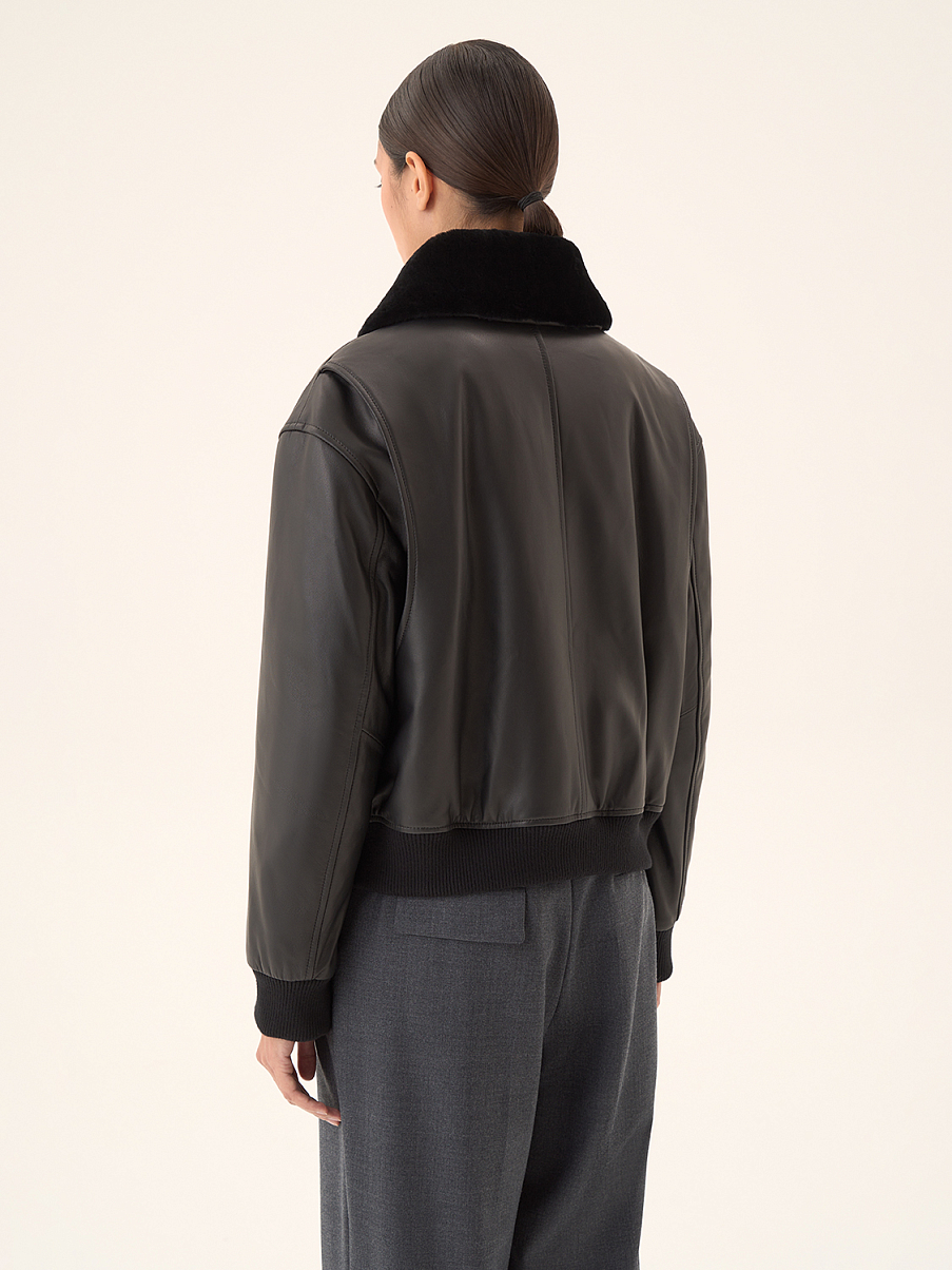 Куртка кожаная с мехом на воротнике