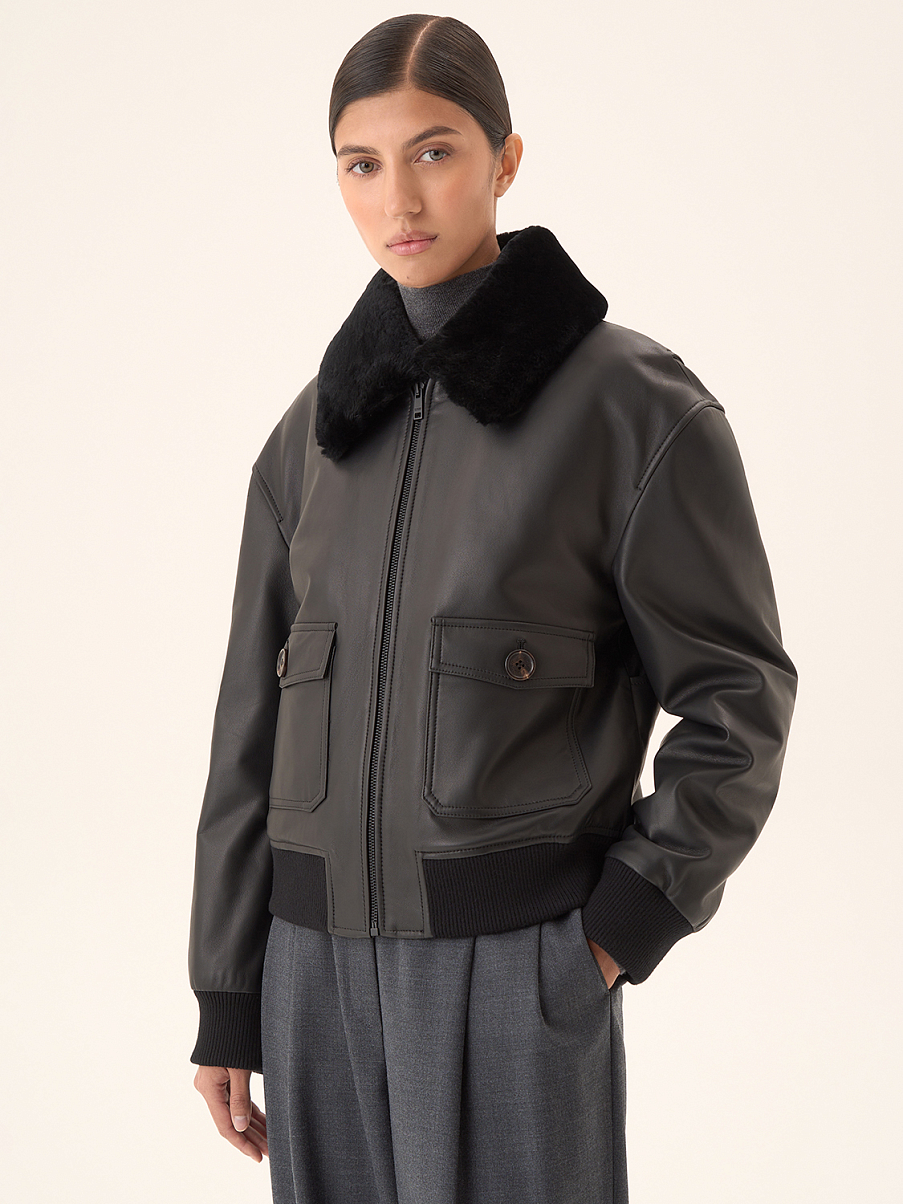 Куртка кожаная с мехом на воротнике