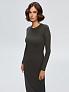Облегающее трикотажное платье миди с разрезом